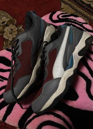 Кросівки жіночі puma сіро-бордові зі штучної шкіри та сітки