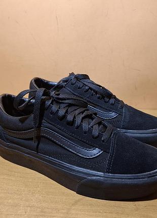 Культові жіночі кеди vans