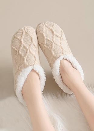 Теплые женские носки-капцы с противоскользящей подошвой бежевые one size 33-38р. 3659 зимние утепленные махровые с плюшевым мехом внутри чешки-носочки