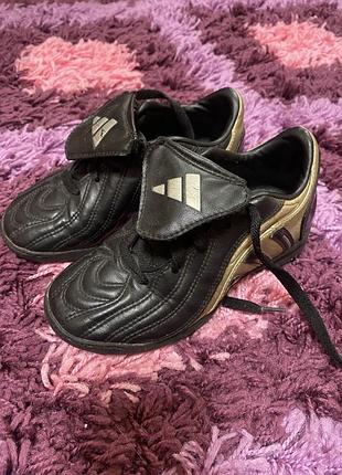 Футбольне взуття adidas чорно-золотисте