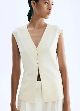 Нежно-желтая жилетка h&amp;m