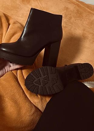 Ботильйони жіночі divided by h&m чорні на підборах та платформі