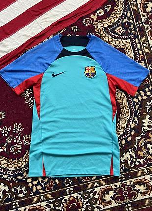 Футбольна футболка nike barcelona