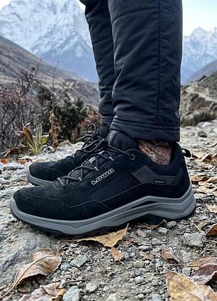 Топові непромокаючі трекінгові термокросівки lowa ventierra gtx lo (black/grey).