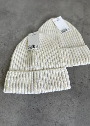 Шапка h&m в рубчик молочна onesize