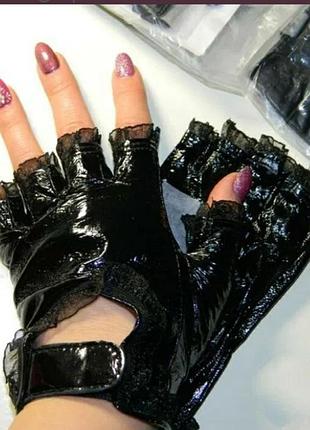 Митенки кожаные лаковые