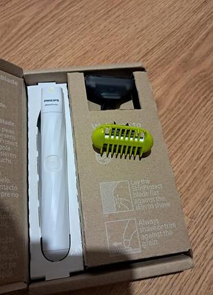 Тример електробритва philips oneblade для обличчя з насадкою