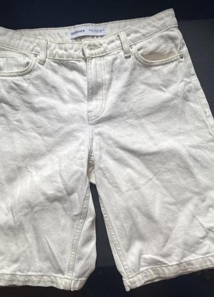Білі жіночі шорти bershka