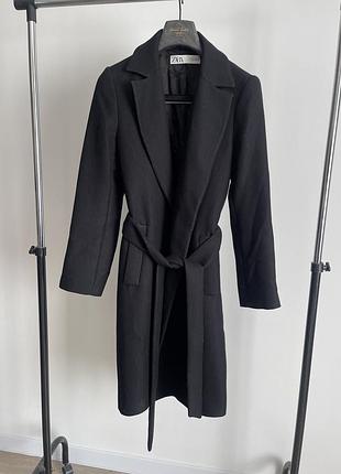 Чорне класичне пальто zara з поясом м