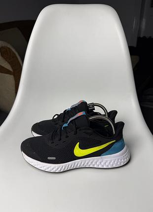 Кросівки nike revolution 5