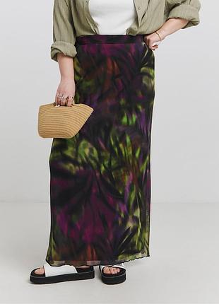 Довга сітчаста спідниця з абстрактним принтом (модель: simply be black mesh maxi skirt від next)