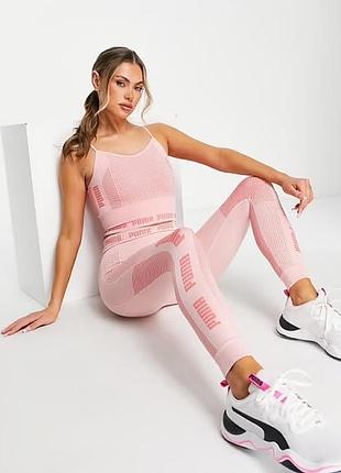Женские бесшовные лосины леггинсы тайтсы puma training evoknit seamless leggings in soft pink