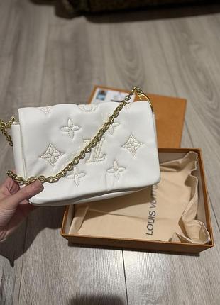 Жіноча сумка louis vuitton стьобана біла маленька через плече