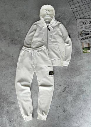 Стильный спортивный костюм stone island