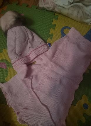 Шапка для дівчаток в'язана на зав'язках з помпоном та шарфом рожева