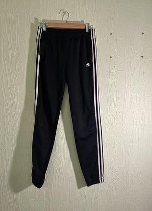 Спортивні штани adidas чорні з білими смужками