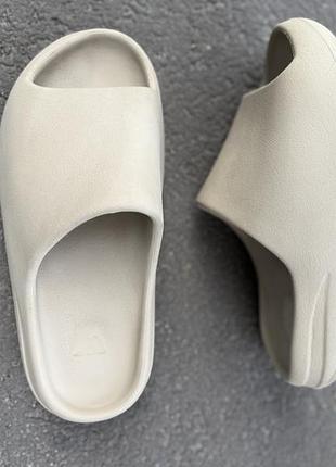 Adidas yeezy boost шлепанцы оригинал us 10 44 бирка ( 42 по факту )