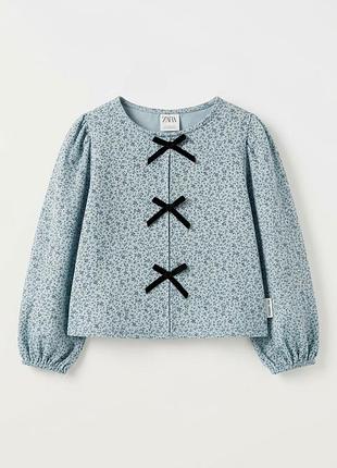 Ніжна блуза з бантами zara kids (зріст 130 см, 8-9 років) блакитна кофта в дрібну квітку з рукавами-ліхтариками