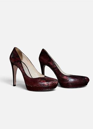 Кожаные туфли-лодочки prada под питона (италия), оригинал, р. 38.5