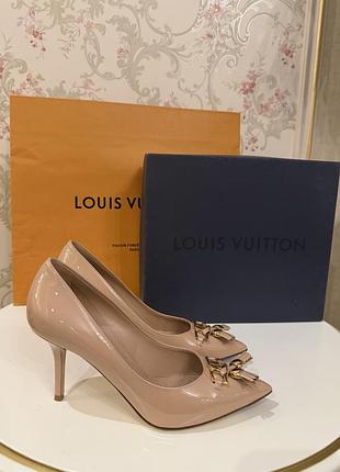 Лакові туфлі лодочки  louis vuitton