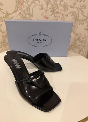 Мюлі  prada