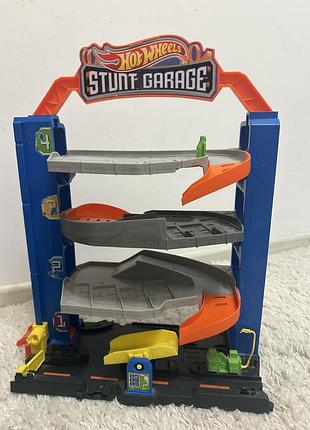 Автомобільний трек hot wheels stunt garage чотирьохрівневий гараж
