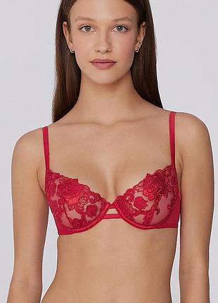 Бюстгальтер-балконет tezenis paris rose wonder у яскравому червоному відтінку winter red.