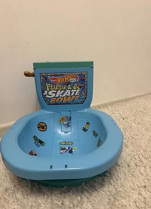 Ігровий набір для хлопчика hot wheels skate flush & go skate bowl блакитний