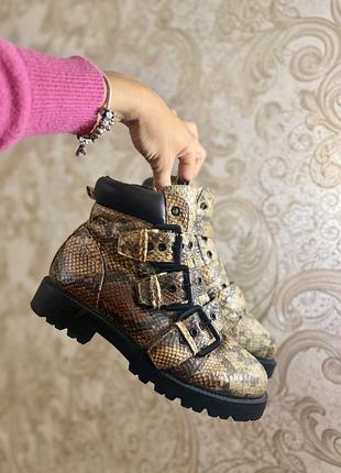 Ботильйони жіночі boohoo з принтом під змію