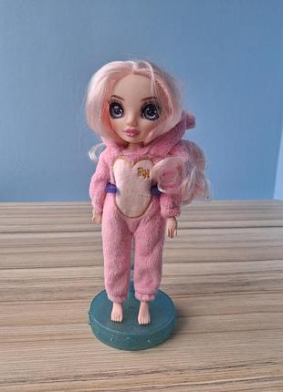 Кукла белья паркер (bella parker) из серии rainbow high junior high pj party от mga entertainment