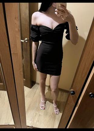 Коротке жіноче плаття prettylittlething з відкритими плечима