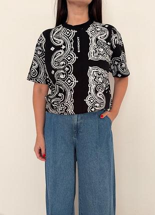Футболка givenchy