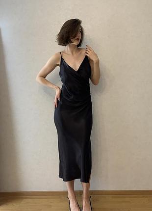 Жіноча міді-сукня zara сатинова чорна з розрізом