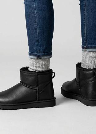 Ugg classic mini leather black