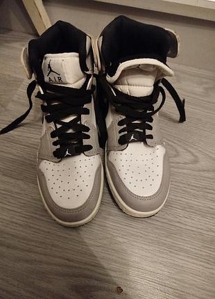 Кросівки nike air jordan 1 високі біло-сірі