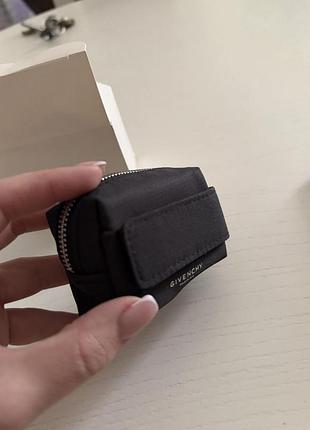 Чохол givenchy parfums чорний для навушників 2