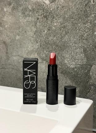 Червона помада nars