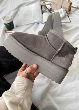 Ugg classic ultra mini platform premium натуральна замша сірі уггі 5