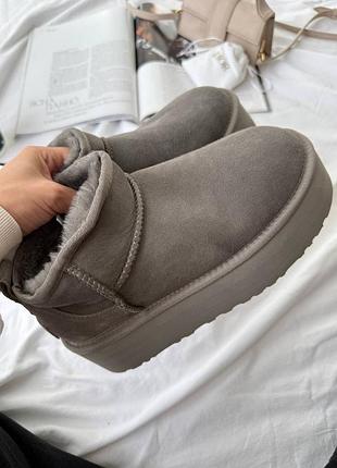Ugg classic ultra mini platform premium натуральна замша сірі уггі 8