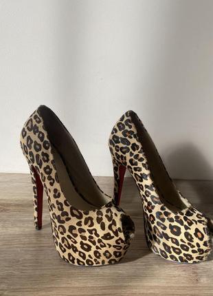 Туфли christian louboutin