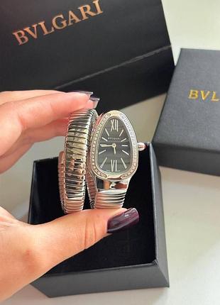 Вишуканий жіночий наручний годинник кварцовий сріблястий