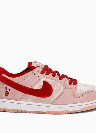 Nike sb dunk low strange love
