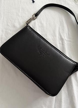 Ніжна базова сумка prada