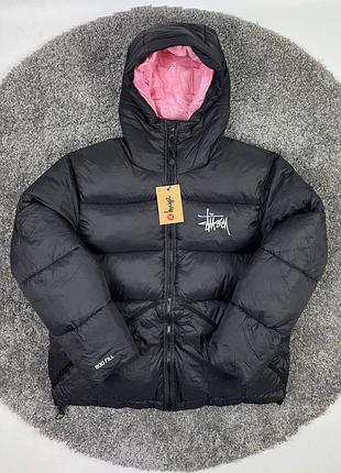Чорний зимовий пуховик stussy, рожевий капюшон, розміри xl, xxl