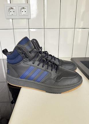 Чоловічі зимові черевики adidas, розмір 41⅓ (довжина устілки: 26,5 см)