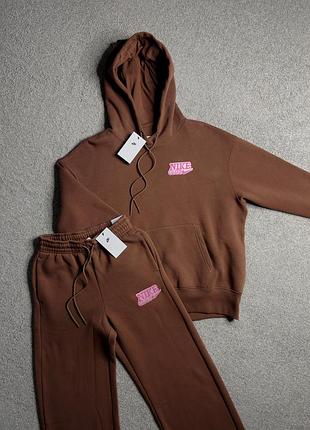 Теплий спортивний костюм nike club в коричнев у кольорі, на флісі