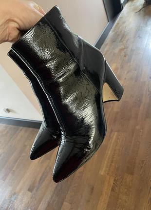 Ботильйони жіночі sam edelman чорні лаковані розмір 7 m