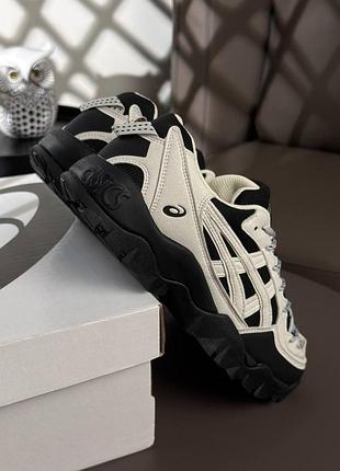 Asics gel-pickax white on black