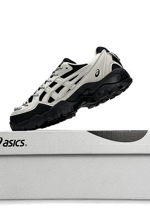 Asics gel-pickax white on black 2