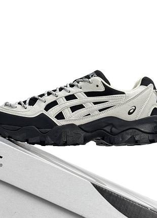 Asics gel-pickax white on black 4